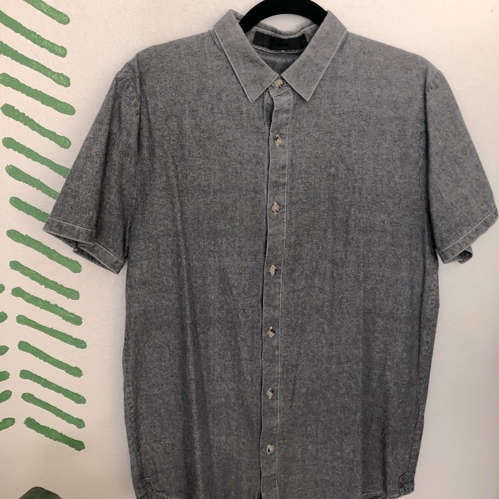Comune button up, short sleeve, light wear, good condition.